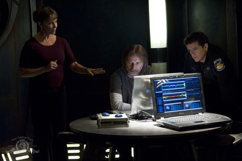 Kathleen Quinlan Parla Con Justin Louis E Robert Carlyle Nell Episodio Alliances Di Stargate Univers 205643