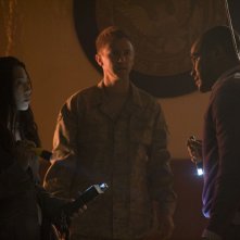 Ming-Na, Morgan David Jones e Jamil Walker Smith dell'episodio Alliances di Stargate Universe