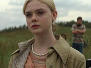 Un primo piano di Elle Fanning nel film Super 8