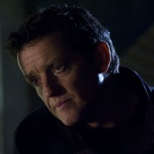 Un primo piano di Justin Louis nell'episodio Hope di Stargate Universe