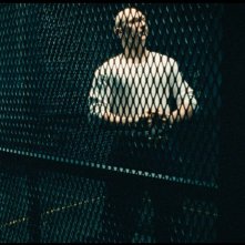 Tom Hardy nei panni di un prigioniero nel film Bronson