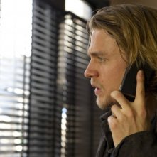 Charlie Hunnam, protagonista del film The Ledge