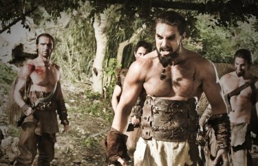 Jason Momoa in una scena dell'episorio The Ponity End della prima stagione di Game of Thrones