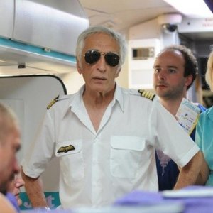 Gérard Darmon e Judith Godrèche in una scena del film Low Cost