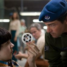 Kyle Chandler in una scena del film Super 8