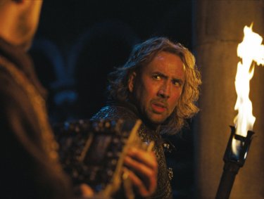 Nicolas Cage in azione nel film Season of the Witch