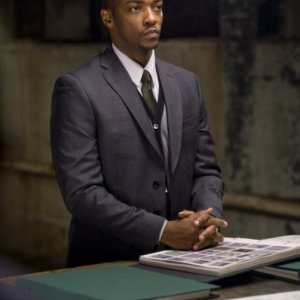 Anthony Mackie nel film I guardiani del destino