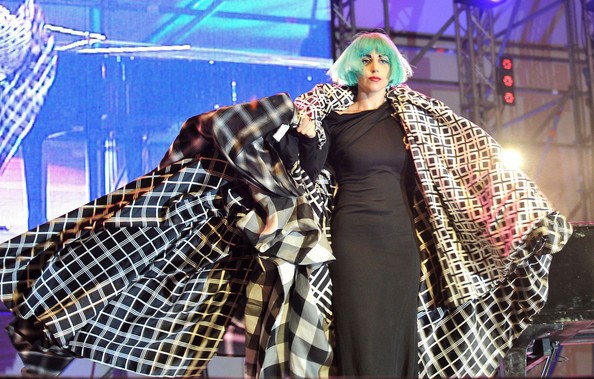 Europride Roma 2011 Lady Gaga Durante Il Concerto Al Circo Massimo Con Un Abito Di Gianni Versace 206312