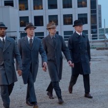 John Slattery in una scena collettiva del film I guardiani del destino