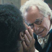 Yahima Torrès (di spalle) con François Marthouret nel film Venus noire