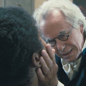 Yahima Torrès (di spalle) con François Marthouret nel film Venus noire