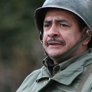 Sergio Hernández nel dramma Dawson, Island 10
