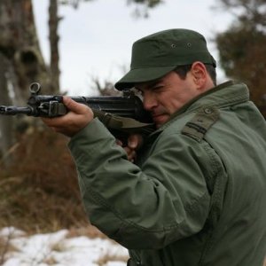 Un impietoso Cristián de la Fuente nel film Dawson, Island 10