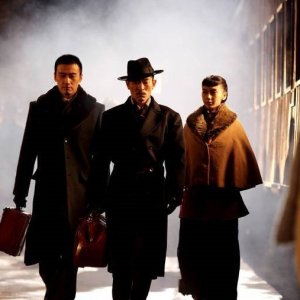 Andy Lau tra Angelababy e Liu Yunlong in una scena di The Founding of a Party