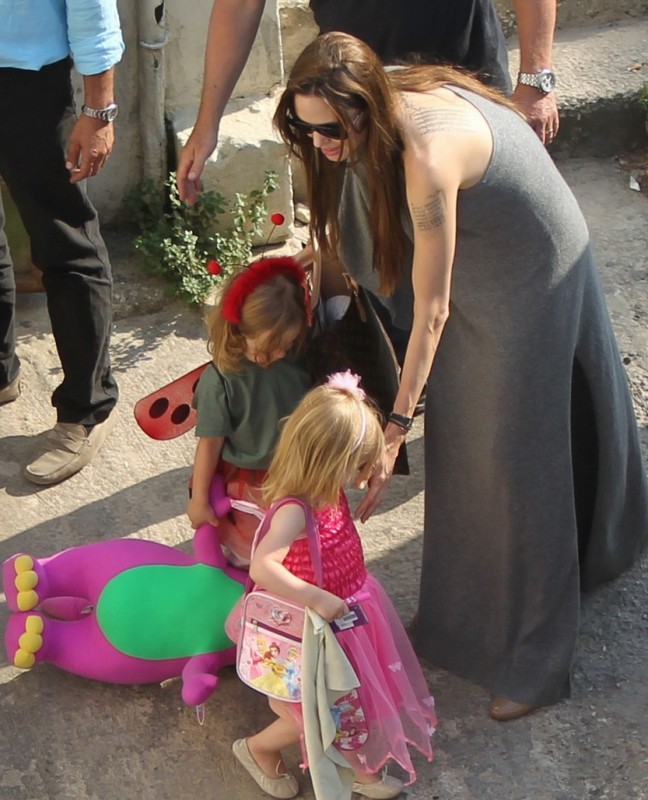 Angelina Jolie A Malta Sul Set Del Film World War Z Brad Pitt E Insieme Alla Numerosa Famigliola 206555