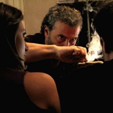 Paolo Sassanelli tra Laura Gigante e Giuseppe Soleri nel film Ubaldo Terzani Horror Show