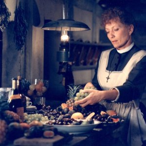 Stephane Audran in una scena de Il pranzo di Babette