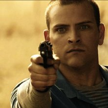 Alessandro Borghi in una scena d'azione del film 5 (Cinque)