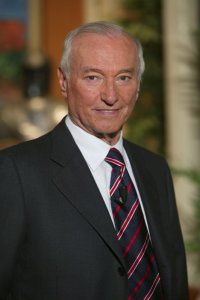 Il giornalista e conduttore Piero Angela presenta Superquark