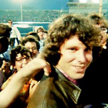 Un primo piano di Jim Morrison, leader dei Doors a cui è dedicato When You're Strange
