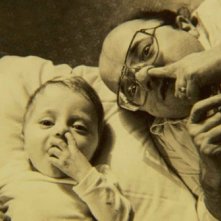 Una immagine del jazzista con il figlio nel film Michel Petrucciani - Body & Soul