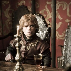 Peter Dinklage in una scena dell'episodio Fire and Blood di Game of Thrones