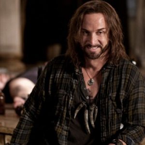 Colin Cunningham in una scena dell'episodio The Armory della serie Falling Skies