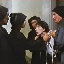 Franco Pistoni (vestito di bianco) protagonista di Confortorio