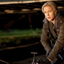 Jessy Schram in una immagine del pilot della serie Falling Skies