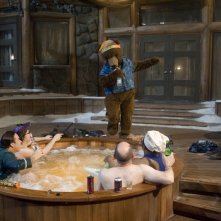 Rob Corddry, John Cusack, Clark Duke e Craig Robinson nella scena della vasca in Hot Tub Time Machine