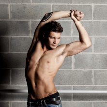 Una foto di Stefano De Martino che mette in risalto il suo fisico scolpito dalla danza