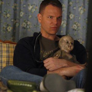 Jim Parrack in una scena della stagione 4 di True Blood