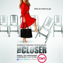 Un poster della stagione 7 di The Closer