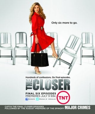 Un poster della stagione 7 di The Closer