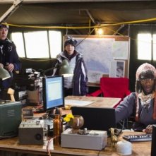 Aldis Hodge e Timothy Hutton nell'episodio 'The Long Way Down Job' di Leverage (stagione 4)