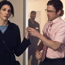 Christian Kane e Gina Bellman nell'episodio 'The Hot Potato Job' di Leverage