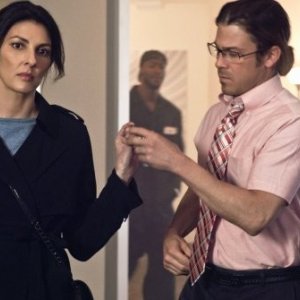 Christian Kane e Gina Bellman nell'episodio 'The Hot Potato Job' di Leverage