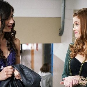 Crystal Reed e Holland Roden nell'episodio 'Magic Bullet' di Teen Wolf
