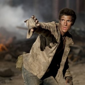 Drew Roy in una scena dell'episodio Prisoner of War della serie Falling Skies