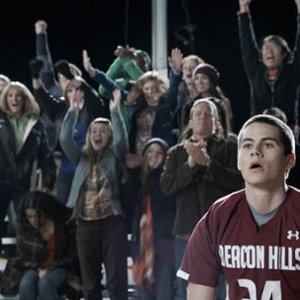 Una scena con Dylan O'Brien nell'episodio 'Second Chance at First Line' di Teen Wolf