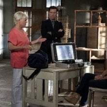 Jeffrey Donovan, Gabrielle Anwar, Sharon Gless e Bruce Campbell nell'episodio 'Bloodlines' di Burn Notice