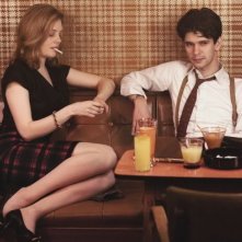 Romola Garai e Ben Whishaw nell'episodio 'Pilot' della serie The Hour