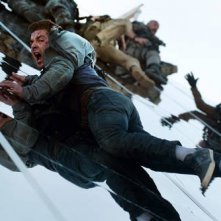 Shia LaBeouf in una sequenza d'azione in Transformers: The Dark of the Moon