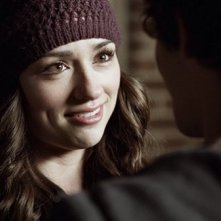 Tyler Posey e Crystal Reed nell'episodio 'Pack Mentality' di Teen Wolf