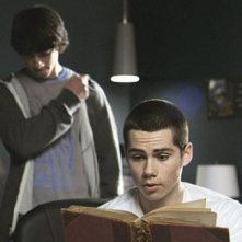 Tyler Posey e Dylan O'Brien nell'episodio 'Wolf Moon' di Teen Wolf