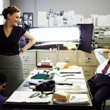 Una scena dell'episodio 'Pilot' della serie The Hour