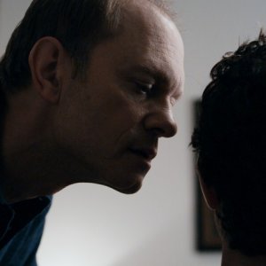 David Hyde Pierce e Clayne Crawford in The Perfect Host