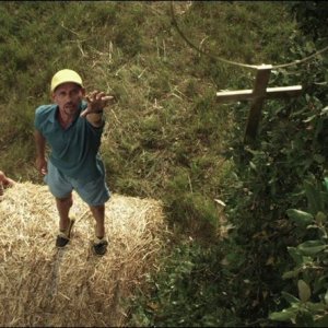 Maria de Medeiros e Jacques Gamblin in una scena del film Ni à vendre ni à louer