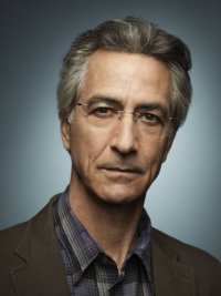 David Strathairn in una foto promozionale per la serie Alphas