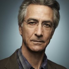 David Strathairn in una foto promozionale per la serie Alphas
